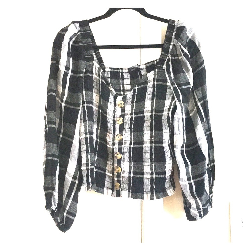 American Eagle black & white crop top buttons